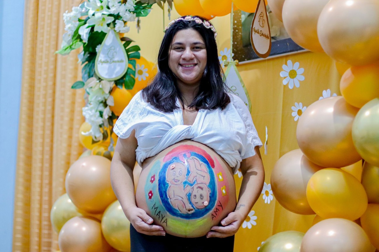 Iasmin Anjos será mãe de primeira viagem das meninas Maya e Amy