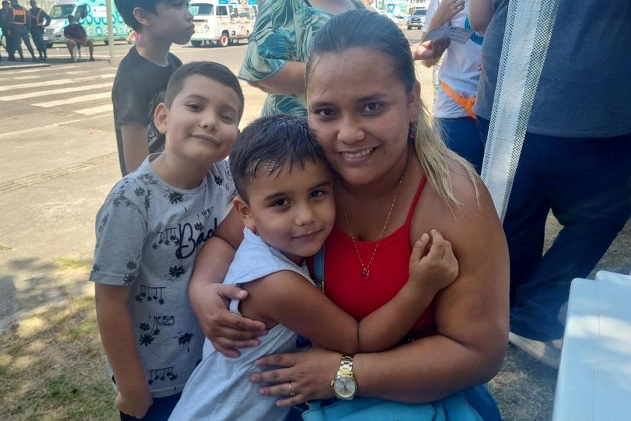 Lauriane Ferreira levou o filho Miguel para vacinar e saiu com o Cartão do TEA