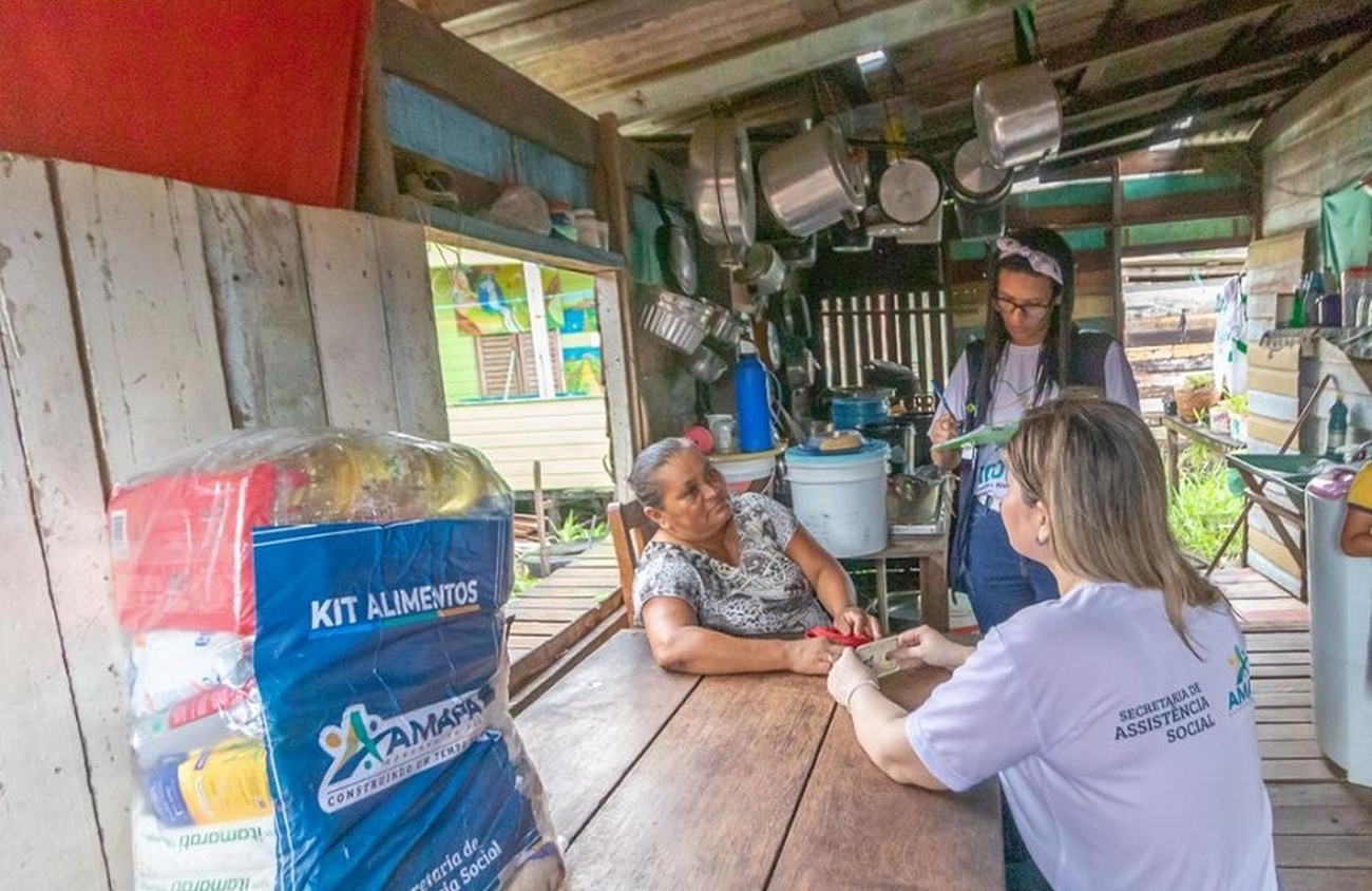 As cestas contém 43 itens da alimentação básica, como leite, arroz e feijão