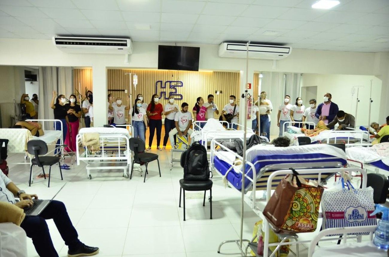 Pacientes e profissionais se emocionam com os louvores do projeto