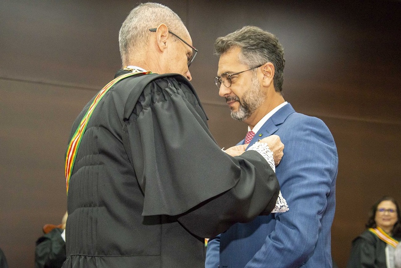 Clécio Luís recebeu medalha pelos serviços prestados em prol dos direitos trabalhistas