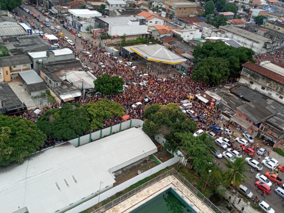 Patrulhamento dos cerca de 7 quilômetros da caminhada dos foliões do céu foi feito pelo helicóptero Gavião 01