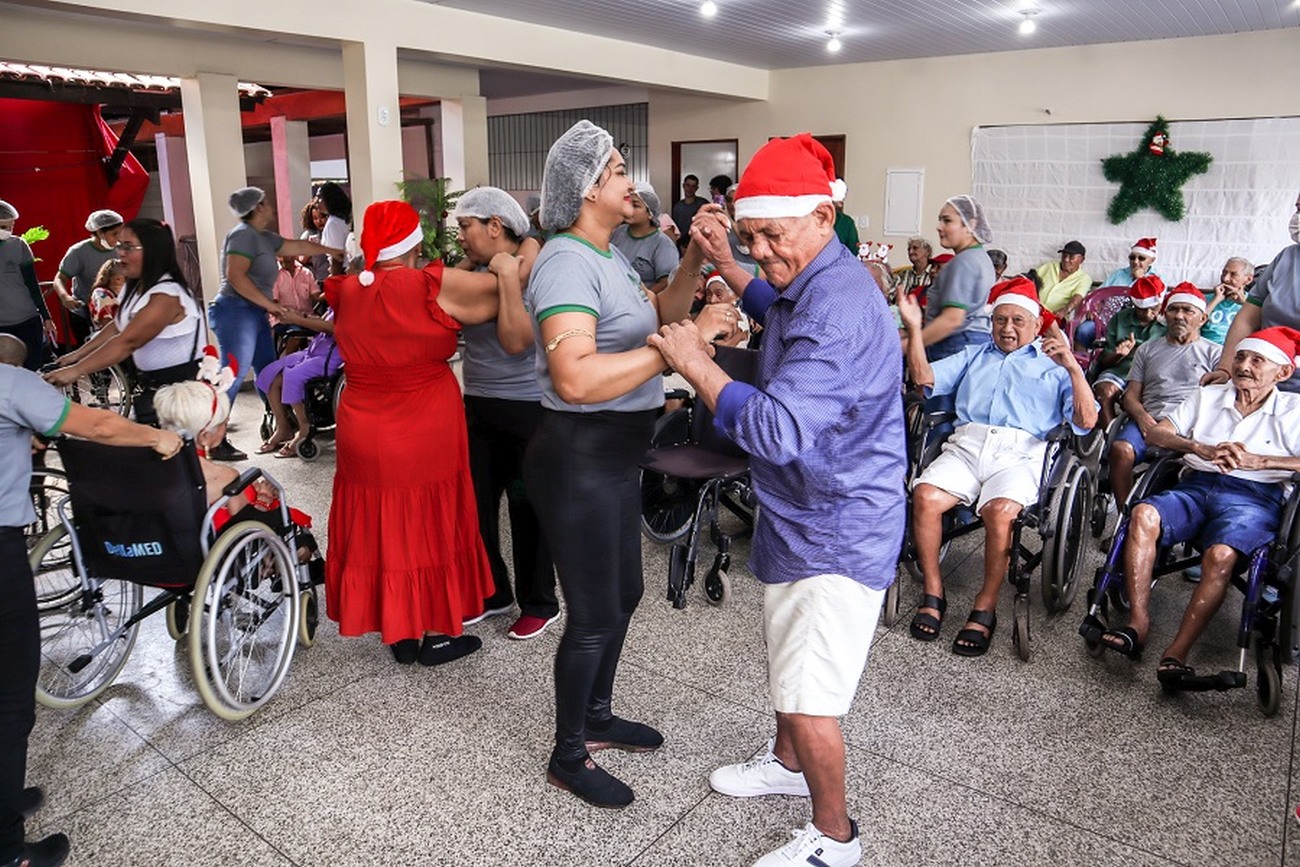 Os idosos tiveram os pedidos de Natal atendidos