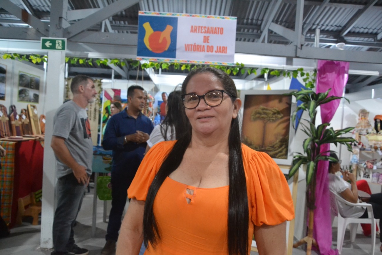Aldenora junto com os colegas artesãos Ortega, Daline e Gleyson