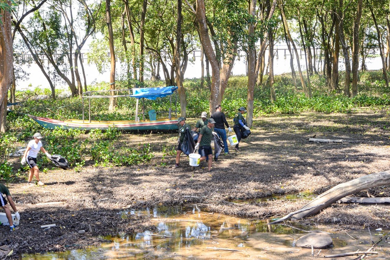 A intervenção de limpeza aconteceu na área próxima ao novo Trapiche do Santa Inês