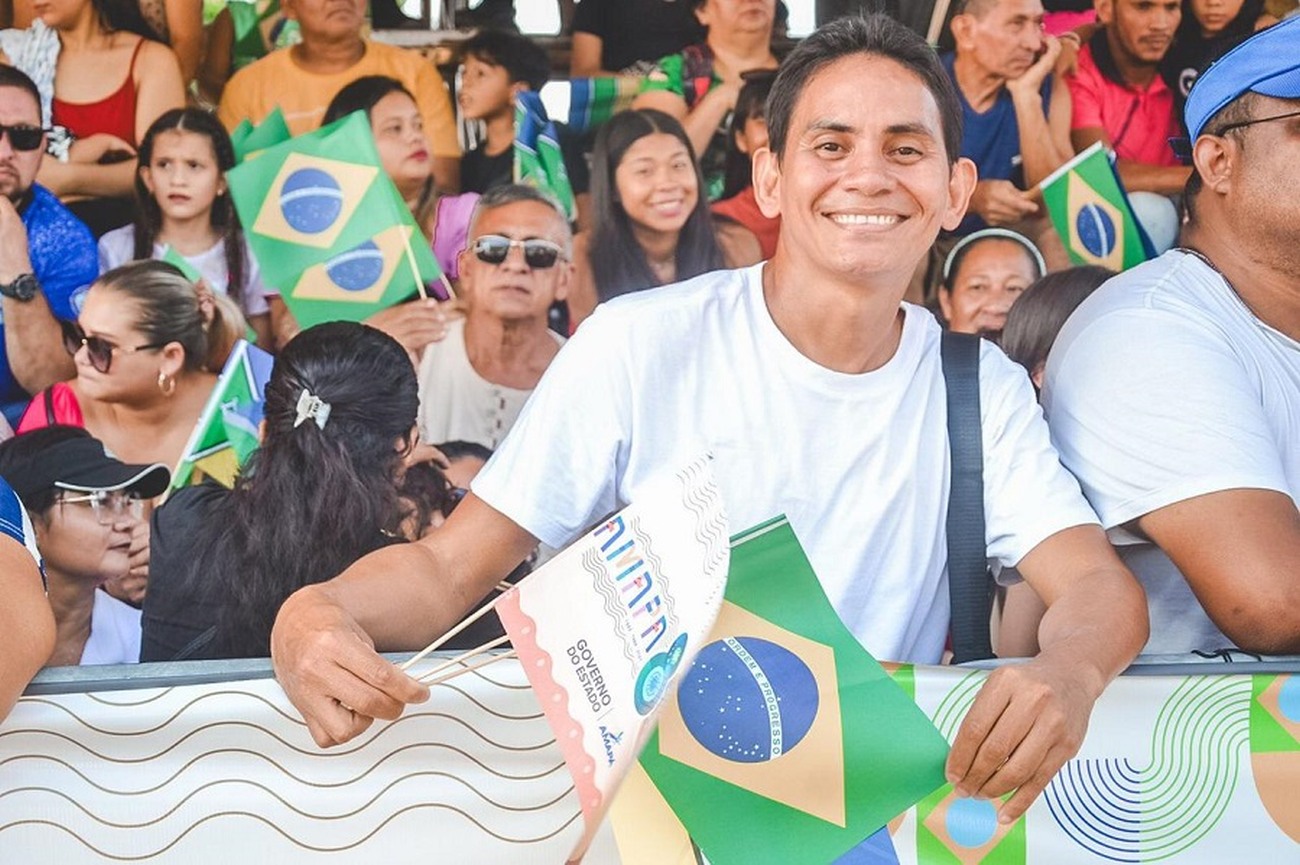Público de mais de 25 mil pessoas lotou o Sambódromo de Macapá