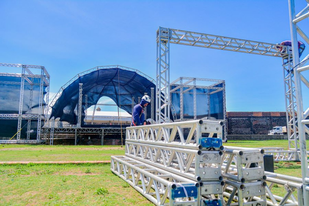 Serão montados dois telões de 32 m², que ficarão nas laterais do palco