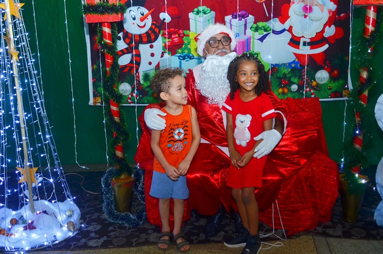 Crianças vibraram com a presença do Papai Noel