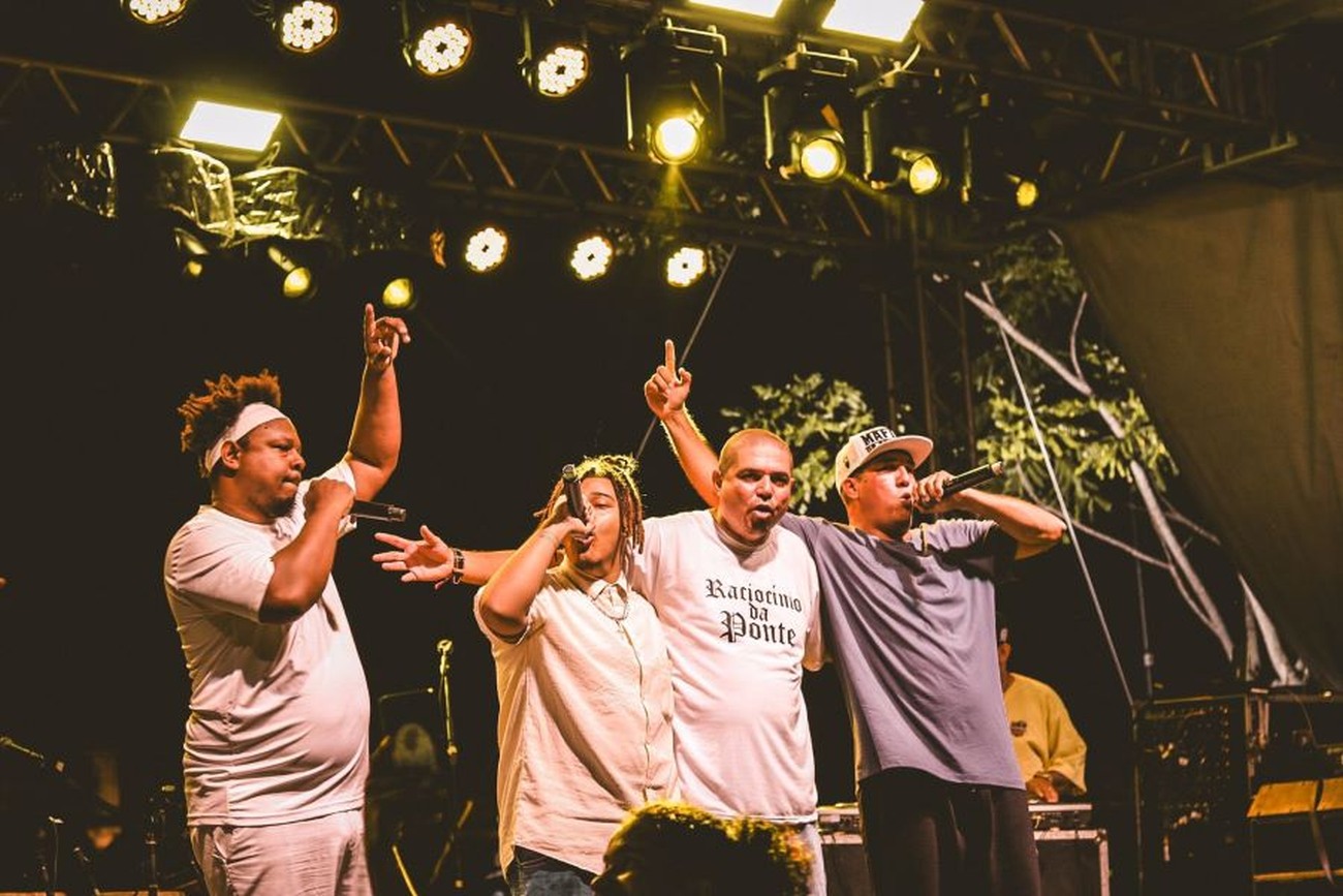 Show do grupo C.R.G.V contou com intervenção do poeta Enpretiadu