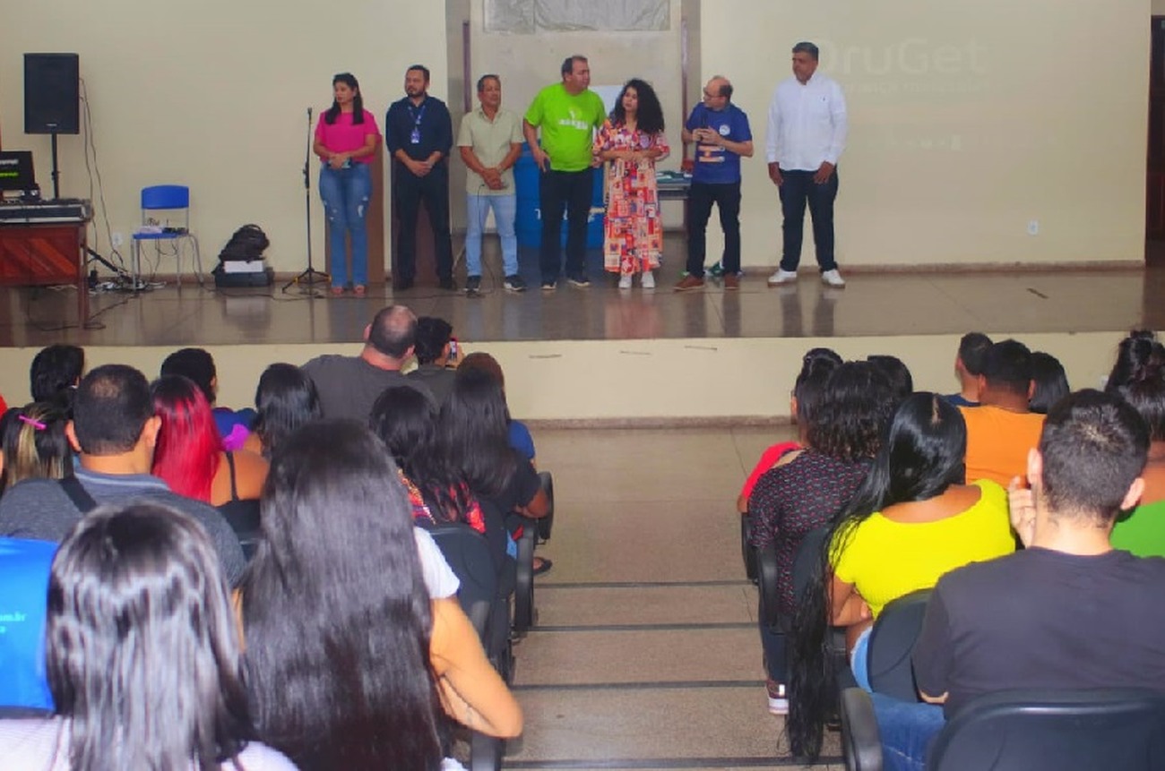 Encontro ocorreu na Escola Estadual Augusto Antunes