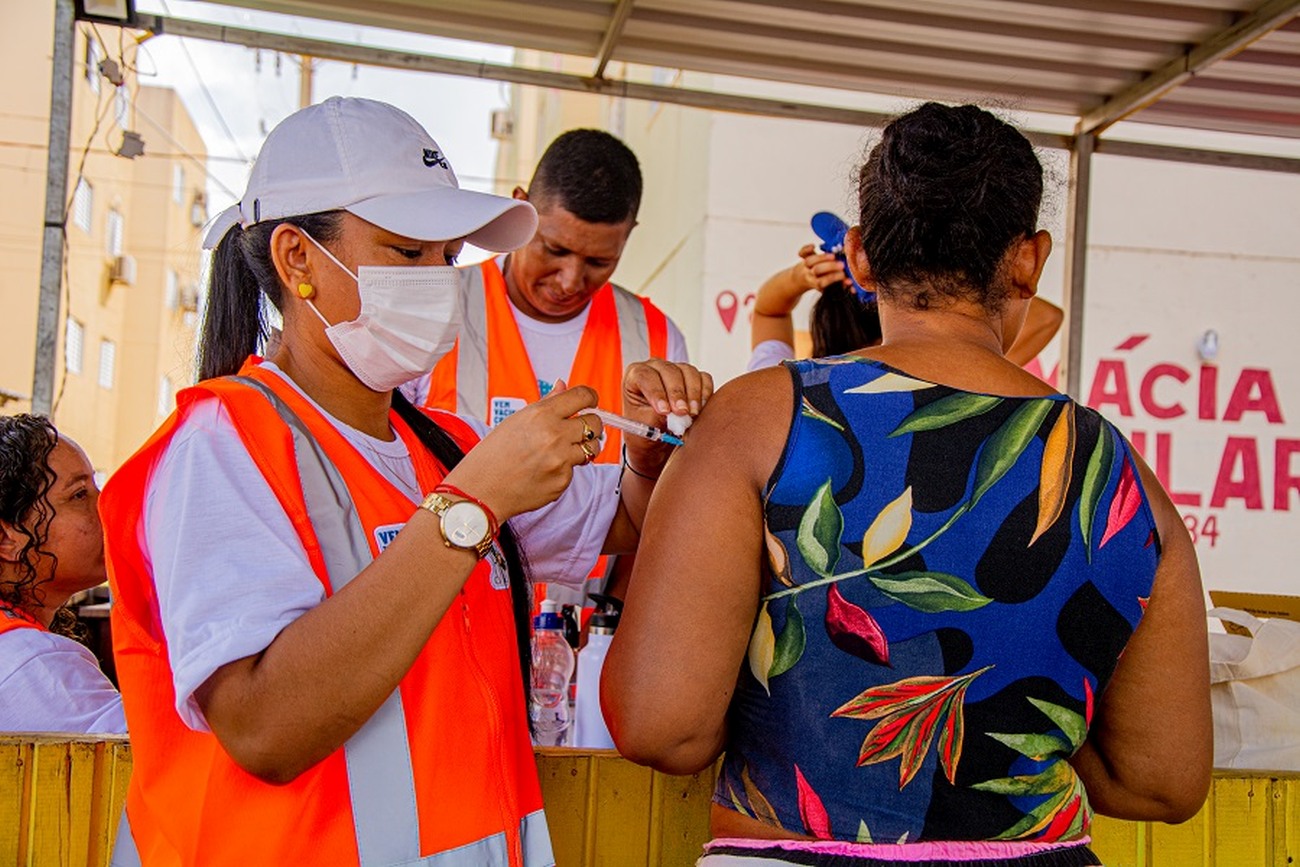 Ação incentiva adultos e crianças a se vacinarem