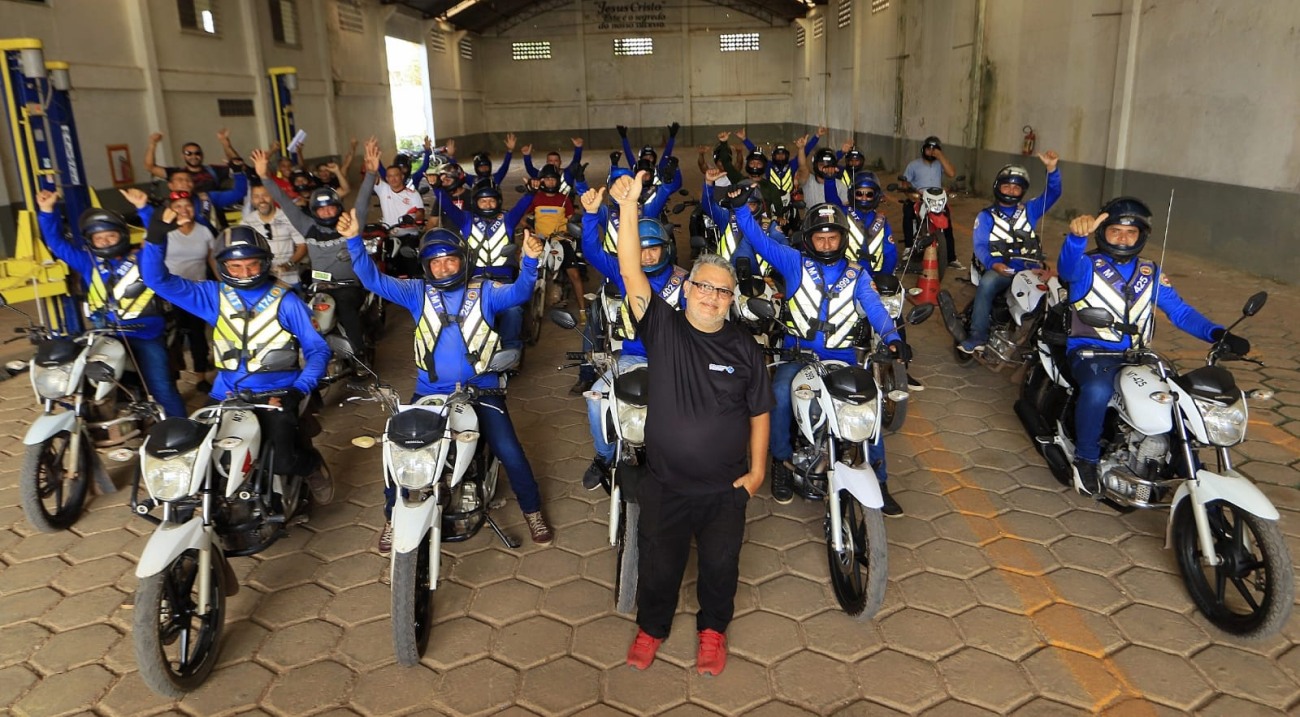 Trabalhadores estão aptos para transportar passageiros.