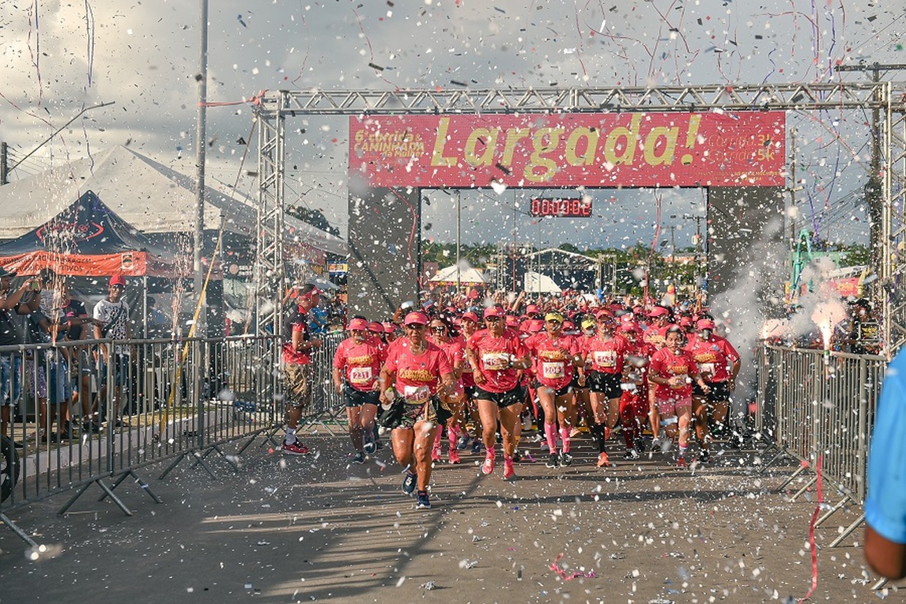 Corrida coloriu de rosa a Avenida Tancredo Neves, em Laranjal do Jari