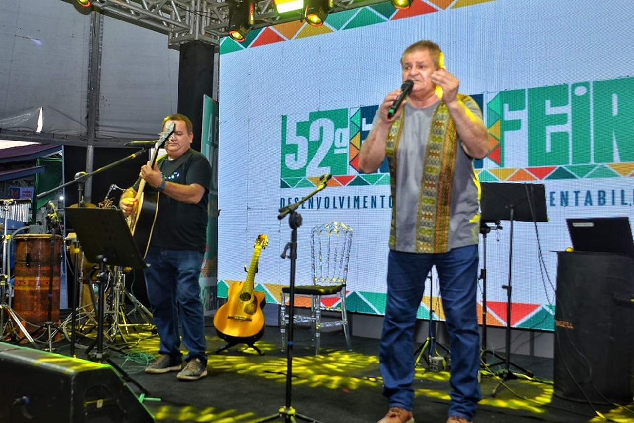 Artista trouxe intervenção poética com música para o público da 52ª Expofeira do Amapá
