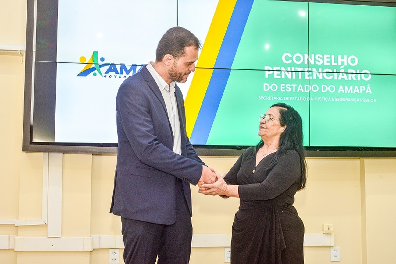 Secretário de Segurança, José Lima Neto, e a presidente do Conselho, Maria Acirene Araújo