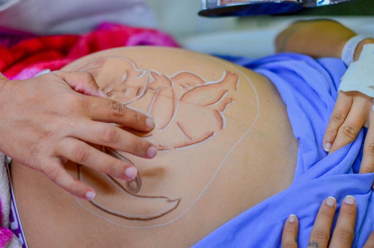 A estratégia capacita profissionais da saúde para que acolham e orientem adolescentes