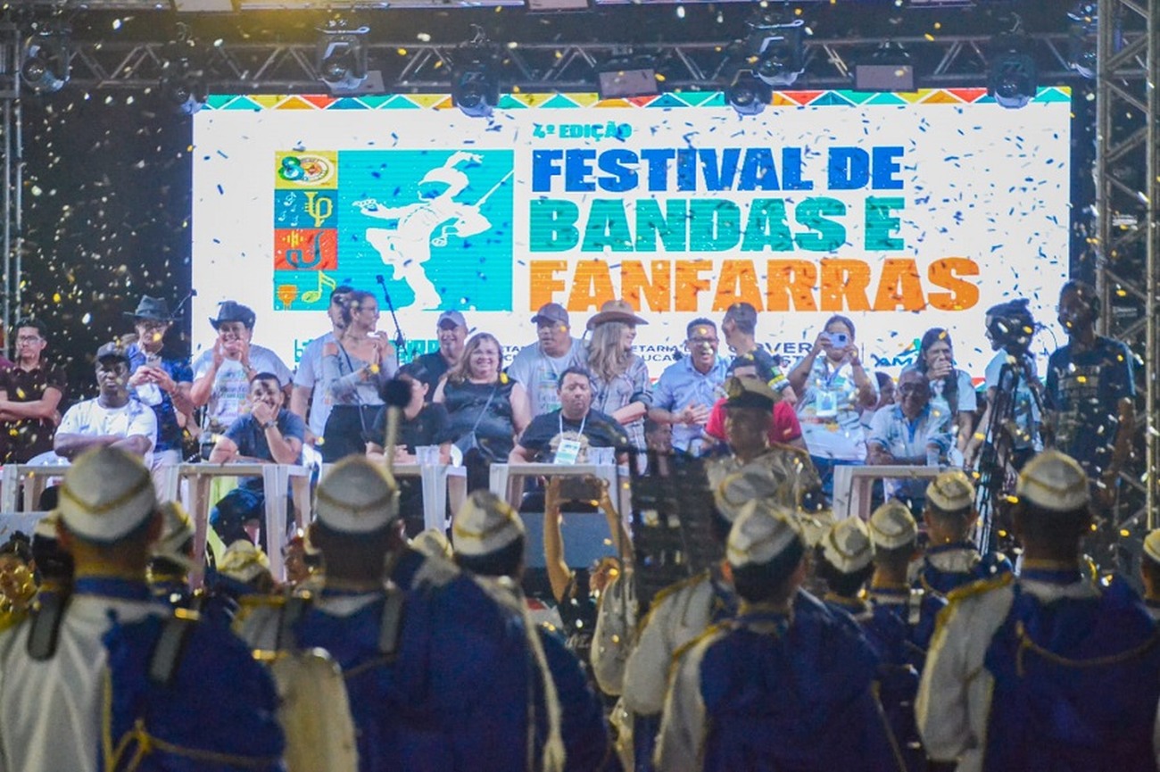 Mais de 20 bandas e fanfarras de sete municípios participaram do festival
