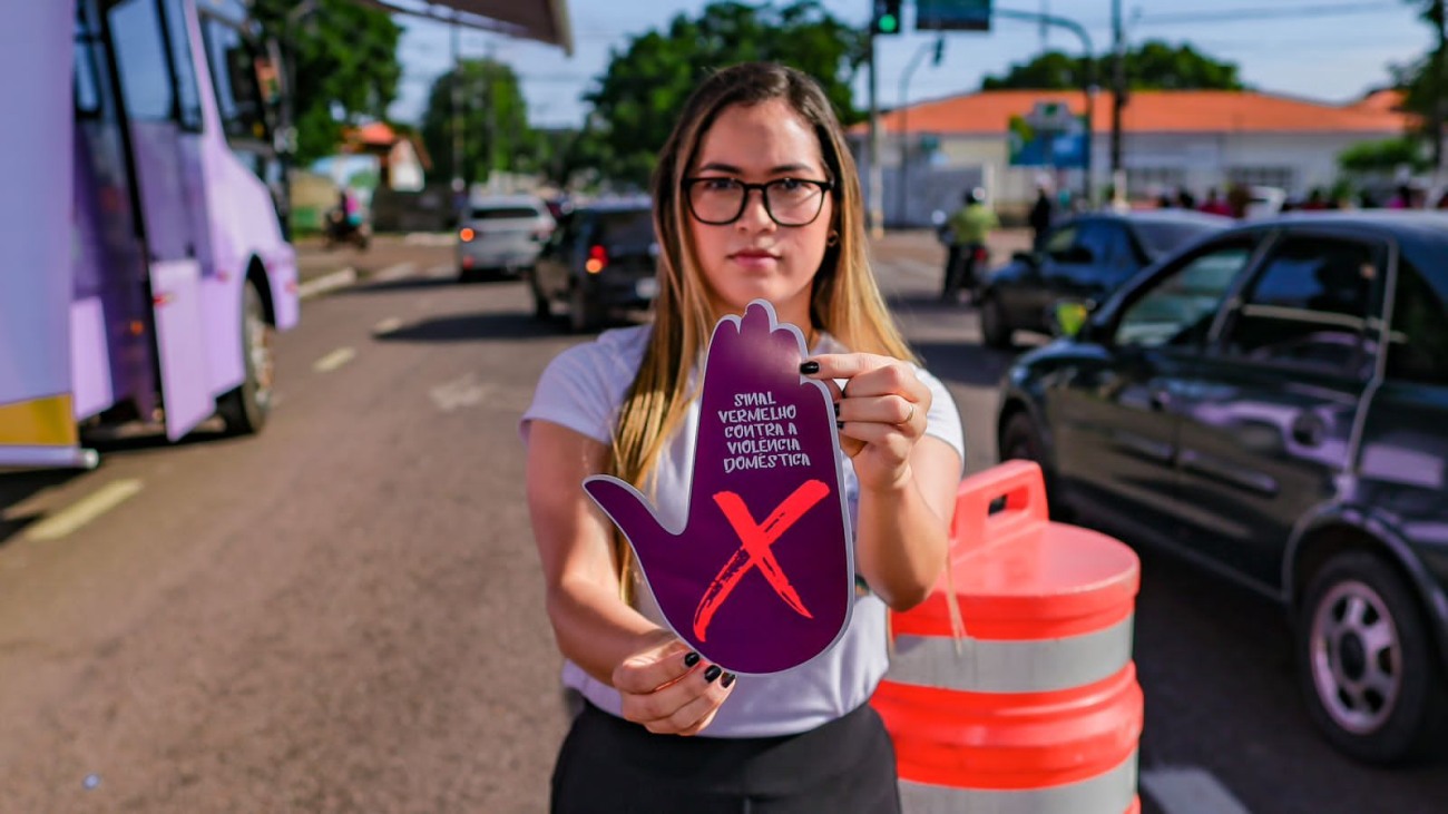 Blitz educativa buscou conscientizar a sociedade para a redução da violência contra a mulher