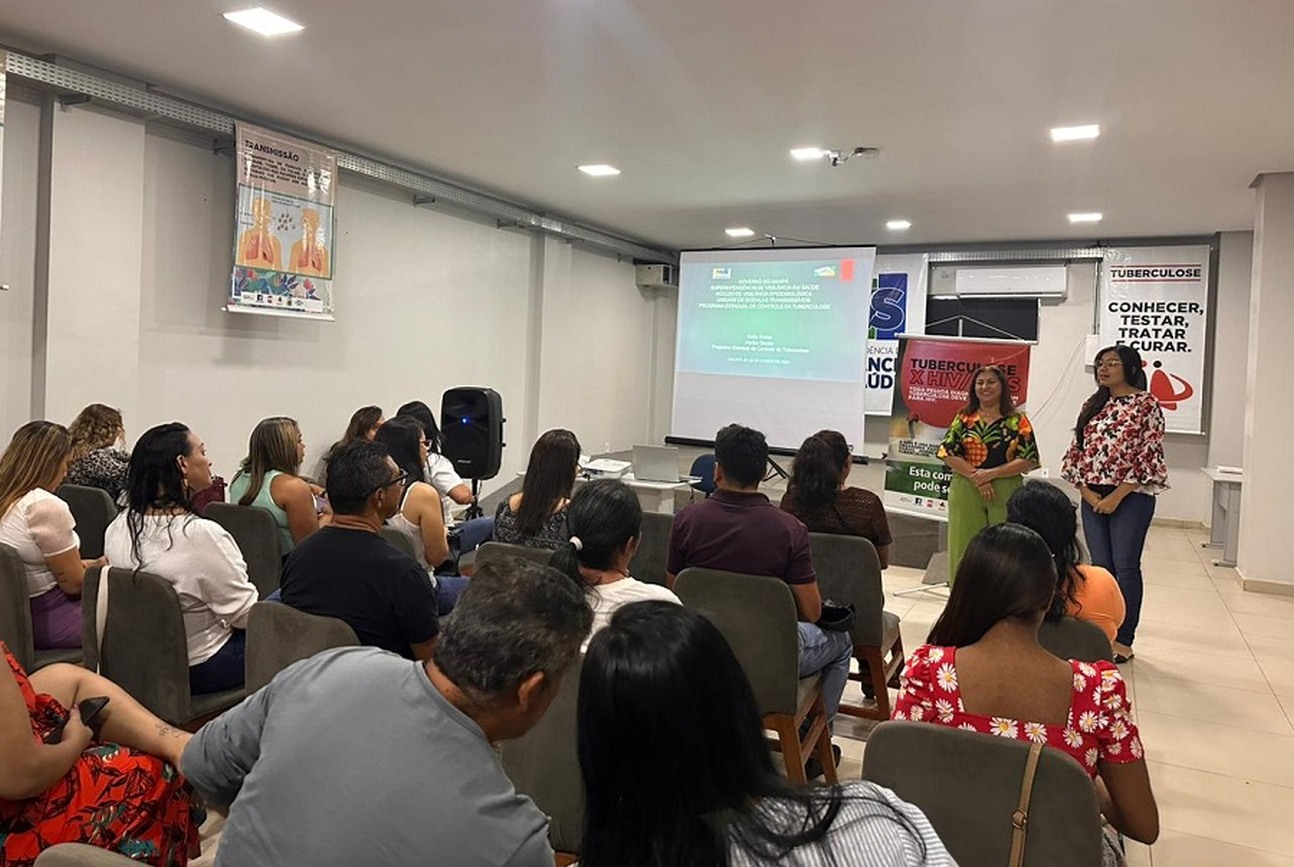 Cerca de 30 profissionais, entre coordenadores, biomédicos, enfermeiros e médicos participam da capacitação