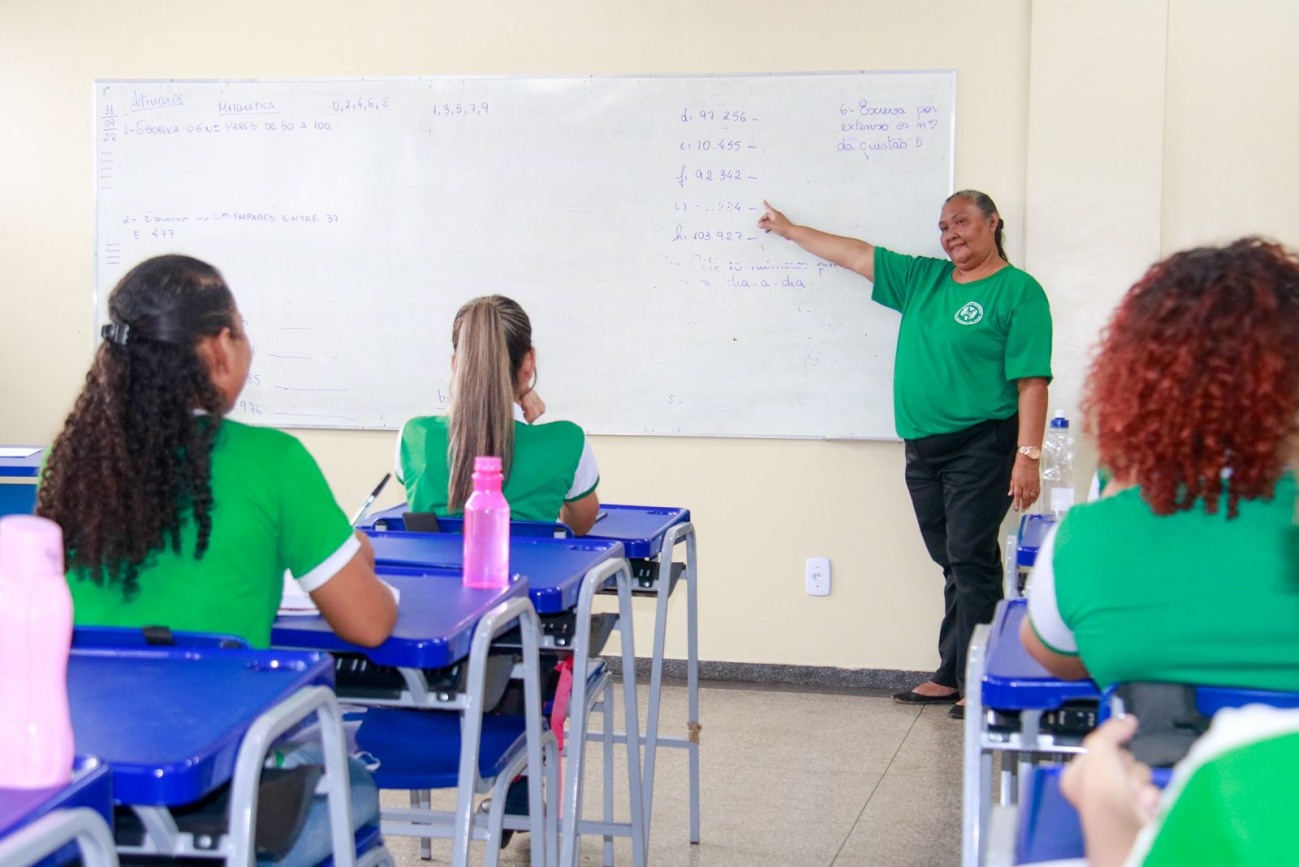 Programa busca alfabetizar as crianças na idade certa.