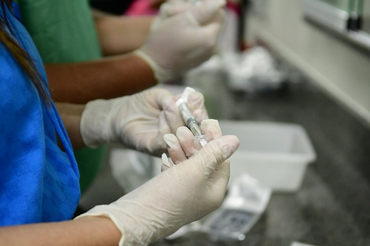 A leuprorrelina é uma medicação que impede o desenvolvimento de tumores dependentes de hormônios