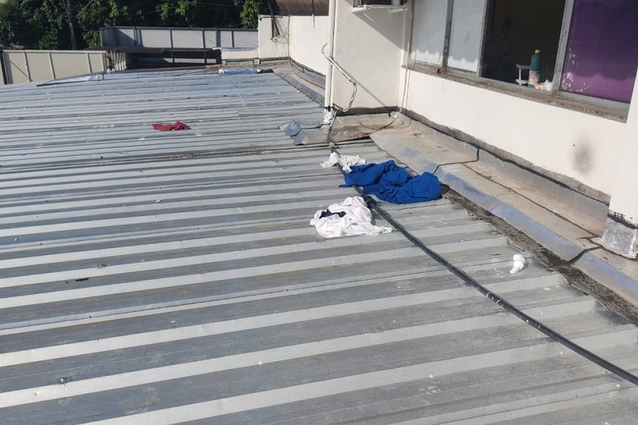 Até roupas foram encontradas jogas no telhado do térreo do HE