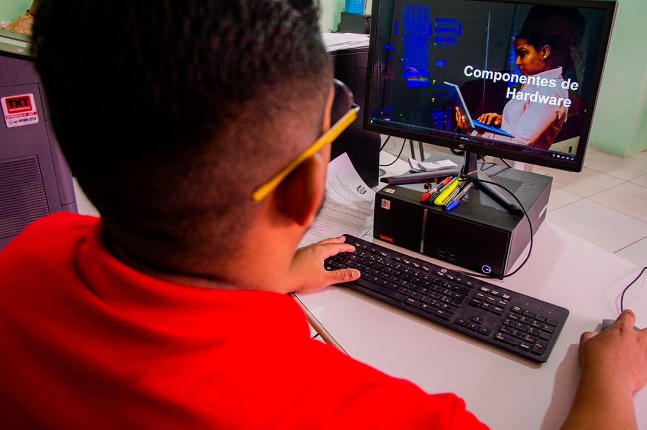 Os internos João e José começam os cursos de Tecnologia da Informação e de Engenharia Civil