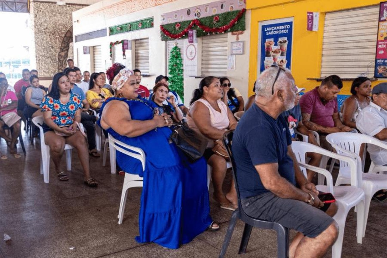 A empreendedora (de azul) comemorou a oportunidade de expor pratos da gastronomia baiana