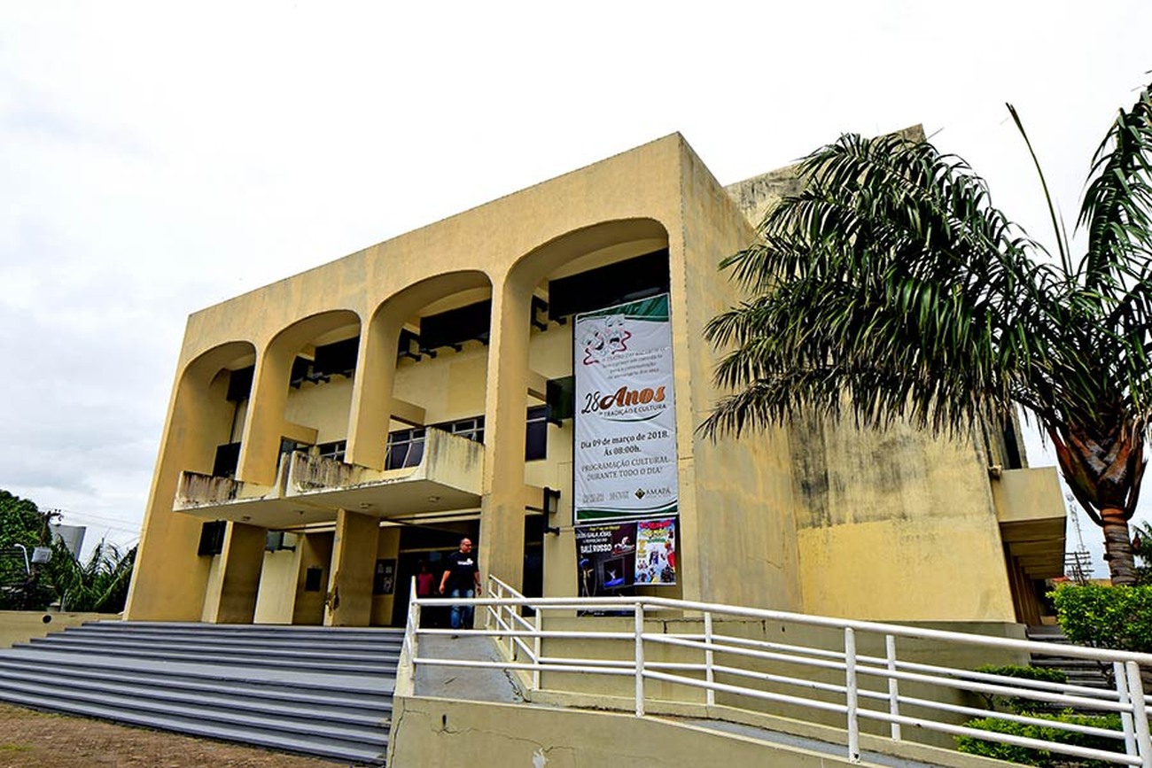 Casa de espetáculos passa por restauração.