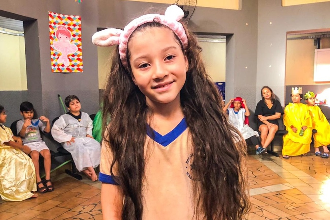 Aos 10 anos, Giovana conta que também ensaia em casa para fazer bonito na apresentação