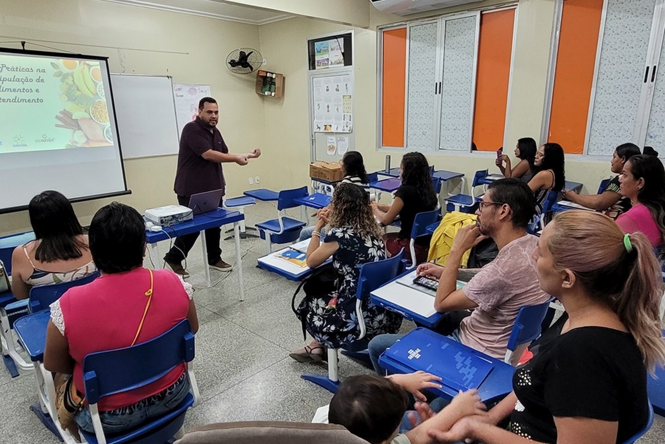 A capacitação envolve temas como atendimento ao cliente e gestão financeira