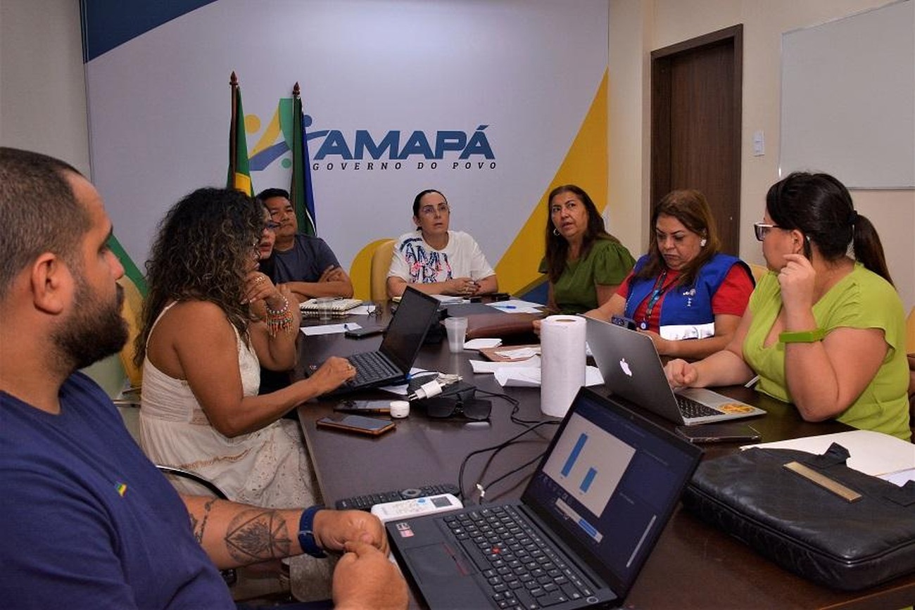 Governador e equipe de governo se reuniram na noite deste domingo, 15