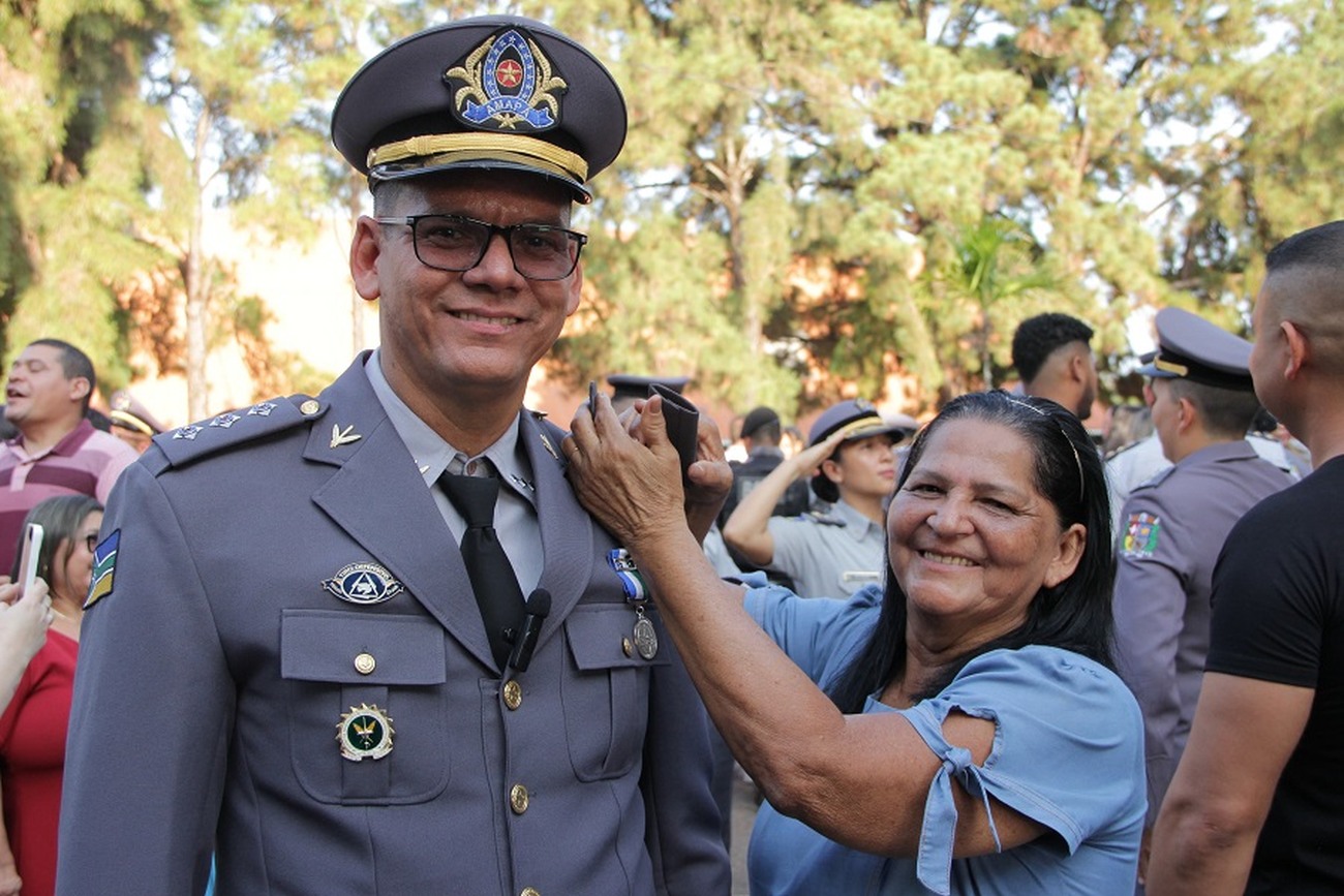 Capitão Wagner Furtado com a mãe orgulhosa, Neive Furtado