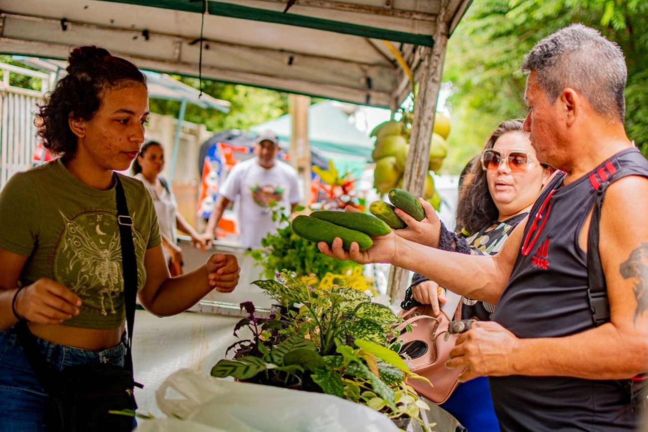 Feira do produtor leva alimentos de qualidade para a mesa da população