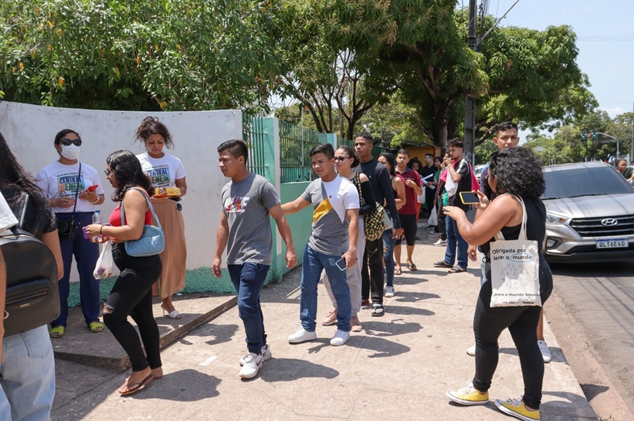 Secretaria de Estado da Educação organizou uma recepção especial aos estudantes