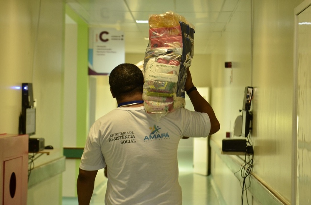 Feijão, leite e arroz são alguns dos itens que compõem as cestas