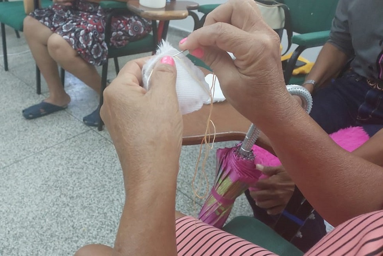 Acolhidas participaram do curso de artesanato do Camuf