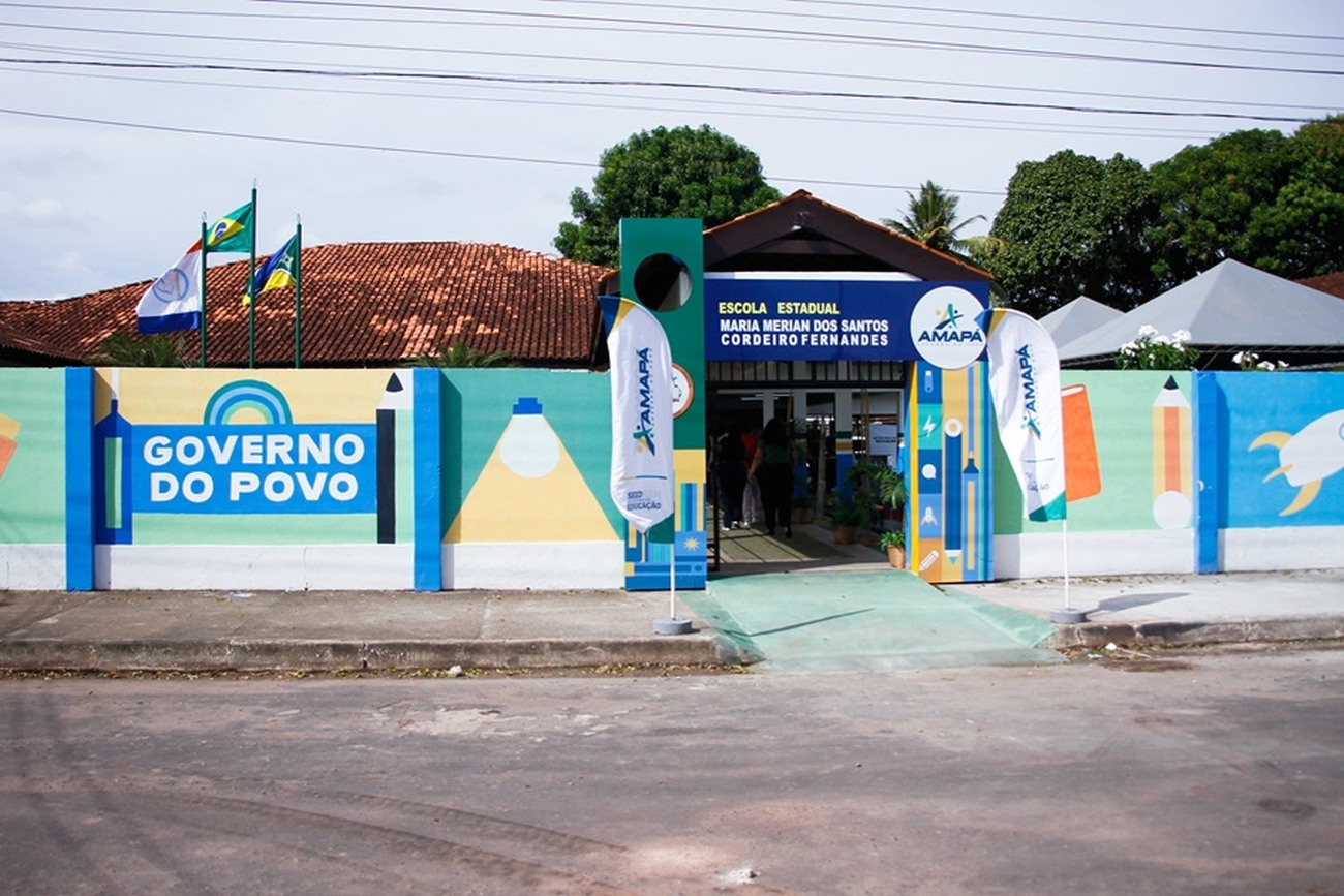 A escola passou por serviços de pintura, paisagismo e revitalização de espaços