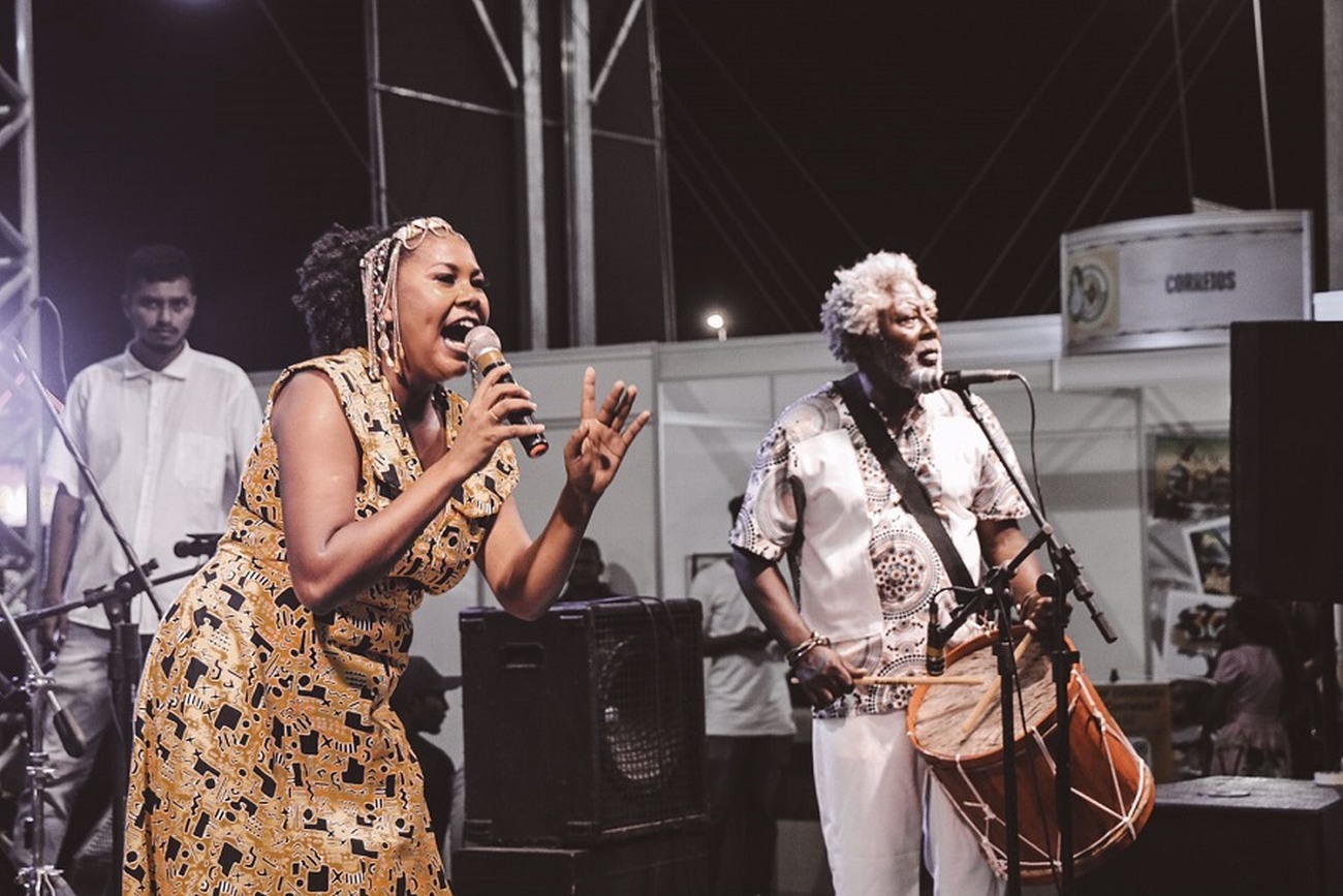 Apresentação conta com as performances potentes e envolventes de Suane Brazão e Mestre Ivamar