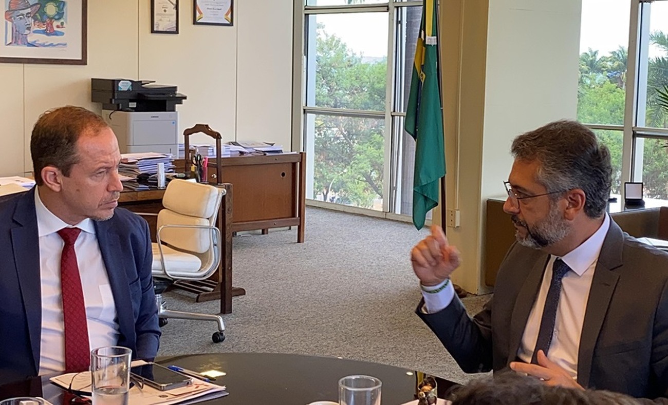 Reunião entre Clécio Luís e o Ministério da Justiça firmou reforço para combater queimadas no Amapá