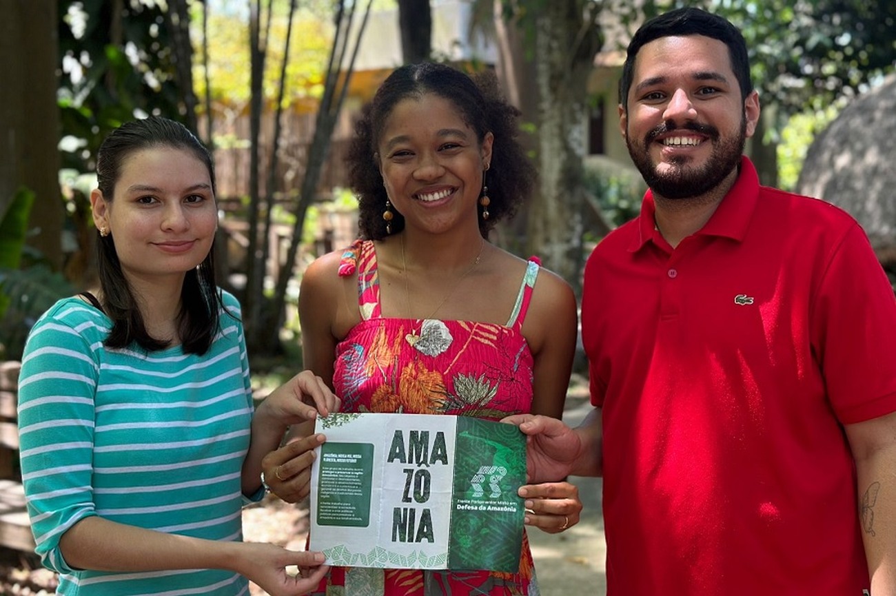 Larissa, Walison e Gabriela vão apresentar o trabalho que propõe capacitar comunidades sobre bioeconomia