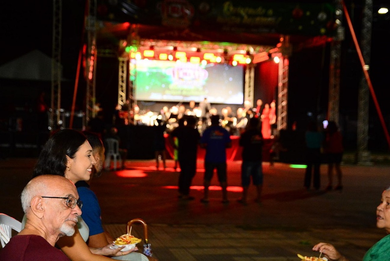 Público se reuniu para prestigiar a primeira noite de eventos