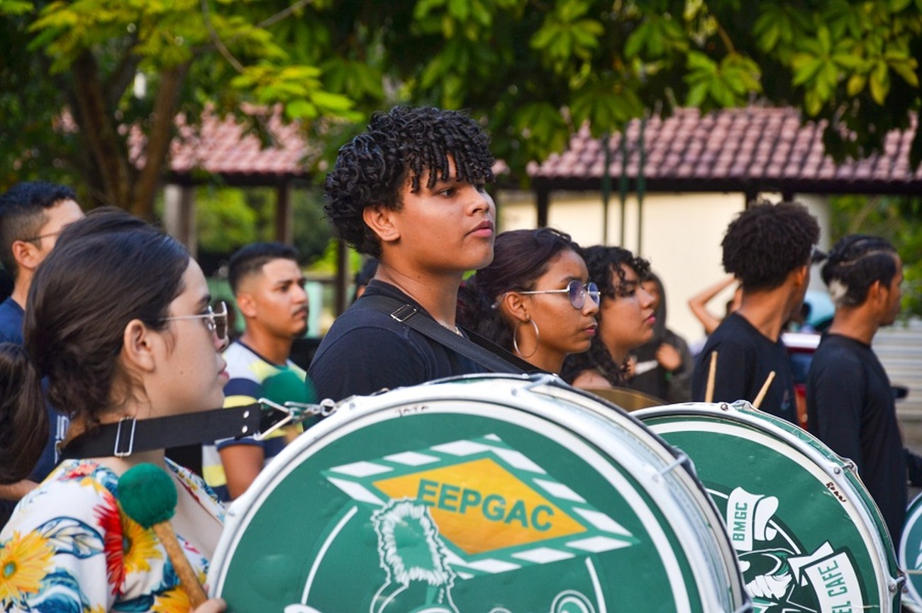 Um das bandas participantes é a da Escola Estadual Gabriel Almeida Café