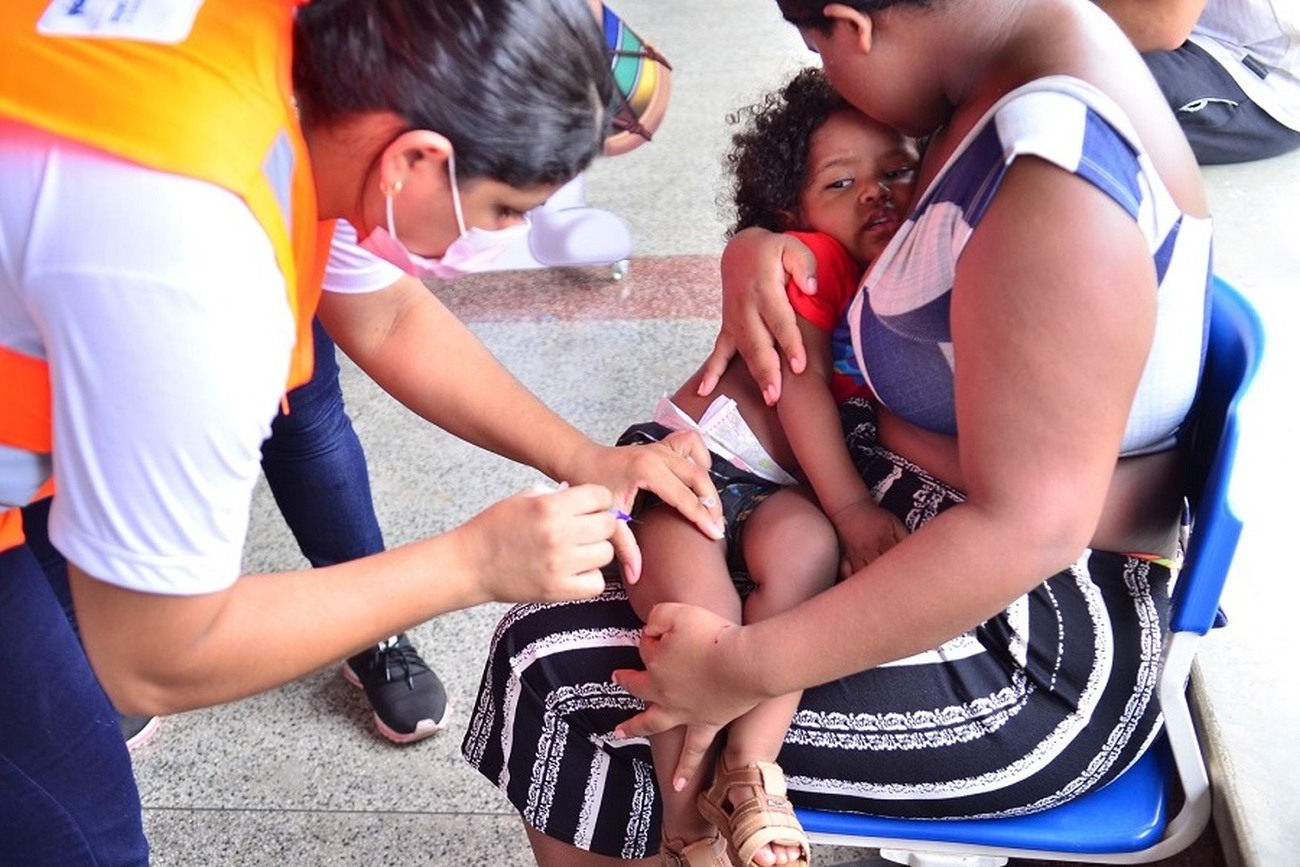 A imunização contra a paralisia infantil é indicada para crianças a partir de 2 meses até menores de 5 anos
