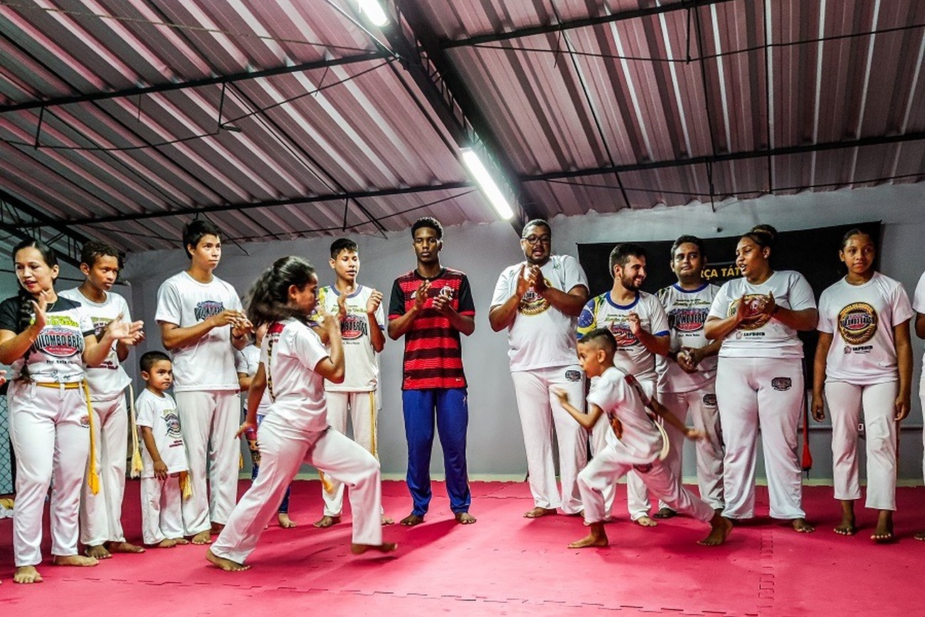 Projeto é coordenado pelo Batalhão da Força Tática e a Associação Capoeira Quilombo Brasil