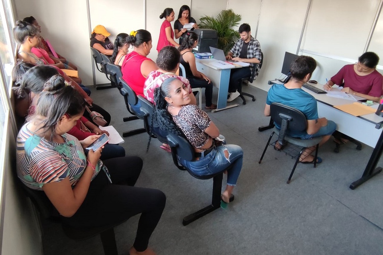 Atendimento ocorre no espaço do Sine, que está funcionando na Central da Expofeira