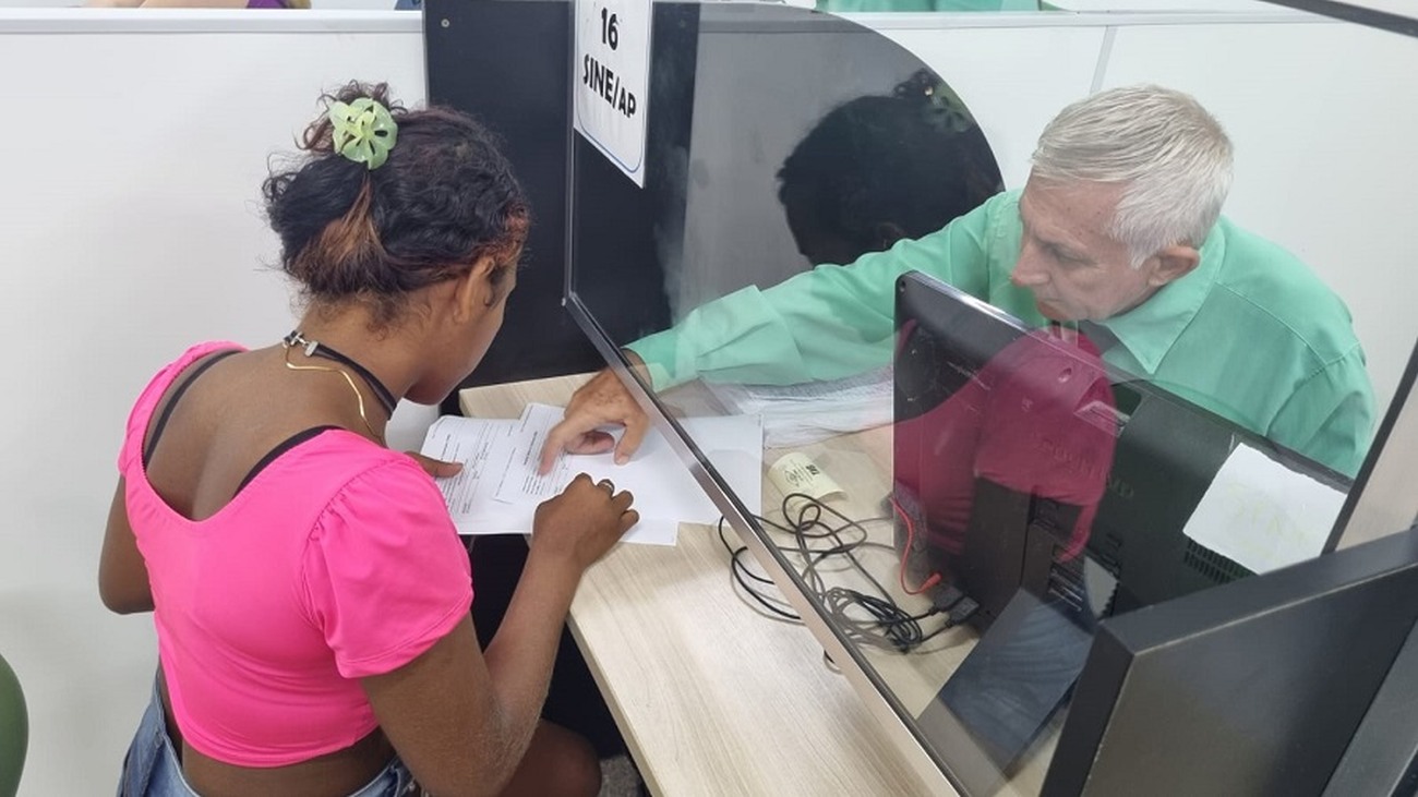 Thainara Brito recebeu orientação para obter a carteira de trabalho digital