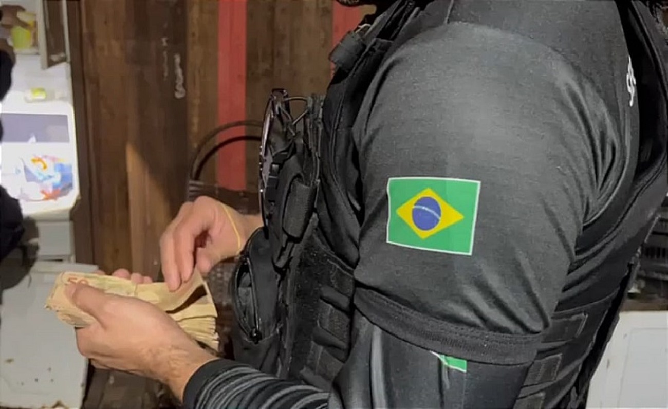 Uma suspeita foi identificada por prestar auxílio na venda de produtos decorrentes de furtos e roubos.