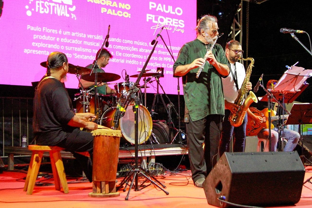 Um dos artistas a participar da abertura foi o músico Paulo Flores, de São Paulo