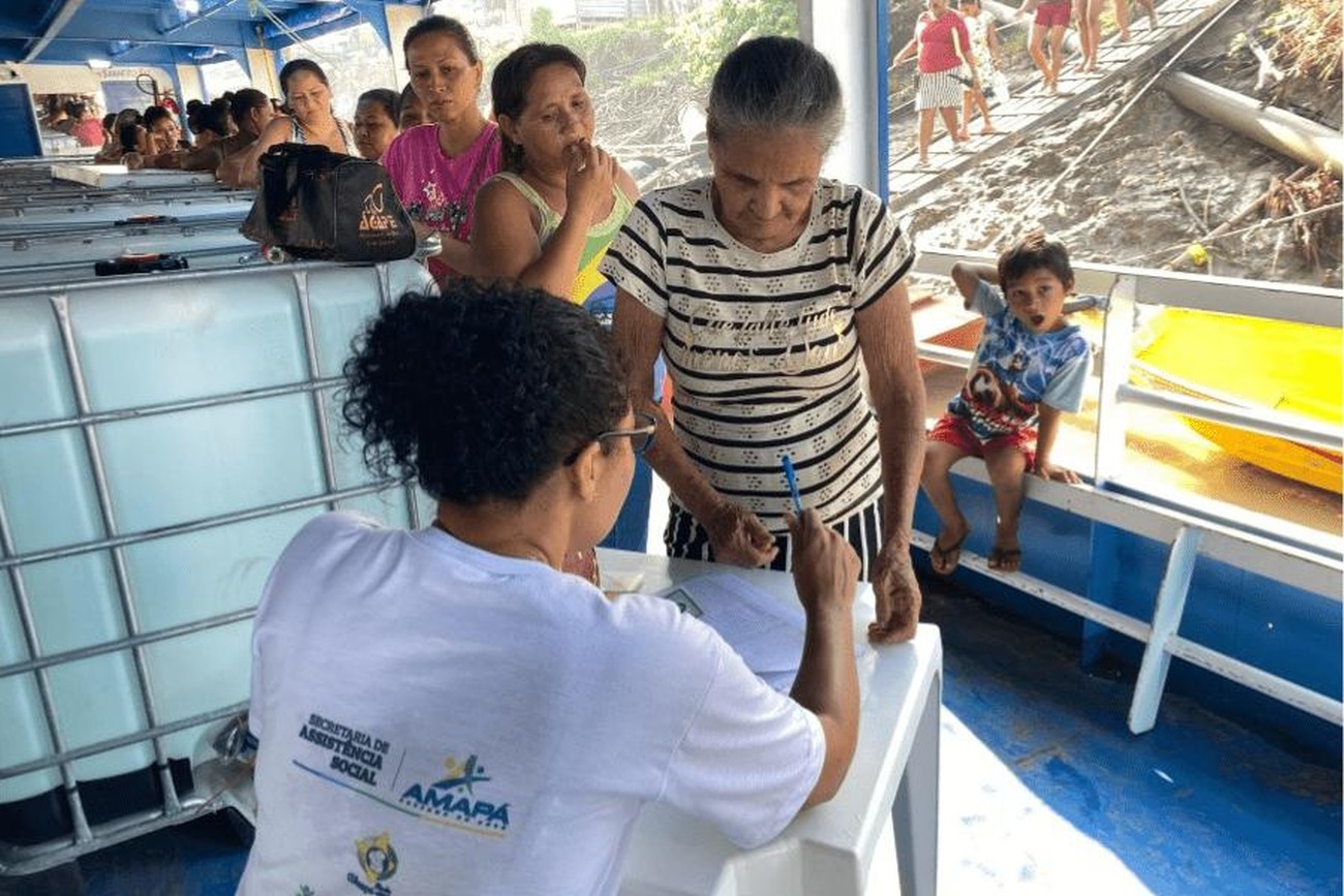 Secretaria de Estado de Assistência Social recebe os moradores da localidade